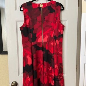 Calvin Klein - Red floral print Midi dress